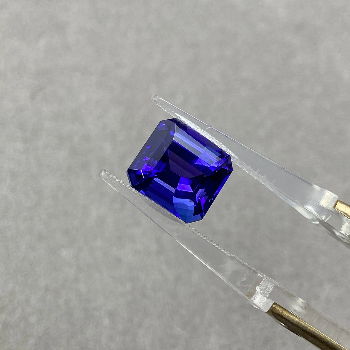 Vivid Blue Elegant Tanzanite Blue Octagonal Brilliant Cut 6.13ct   Loose Gemstone