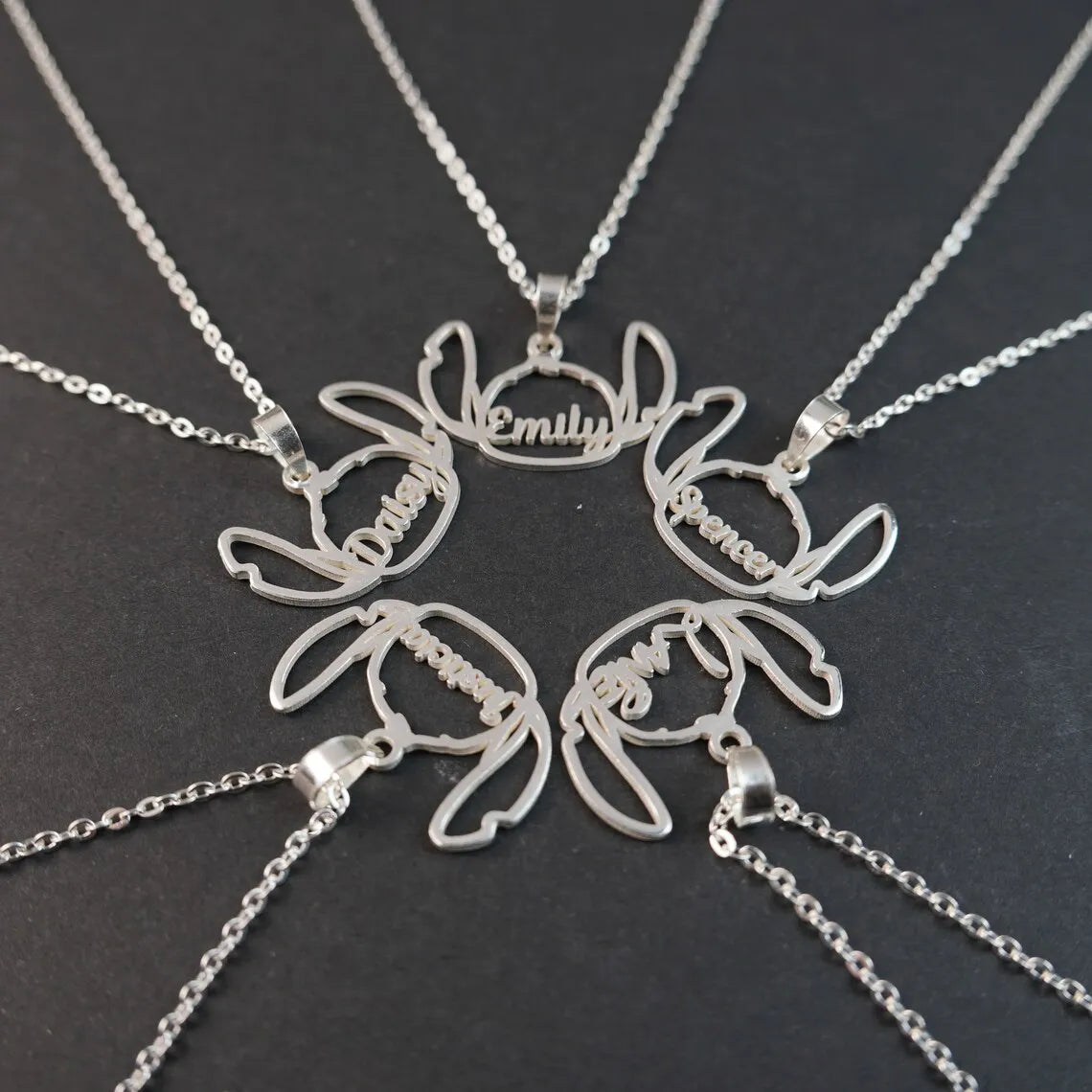 Collier personnalisé avec nom de dessin animé mignon pour femmes, filles, enfants, bijoux en acier inoxydable, tous les personnages d'anime, collier pendentif chat