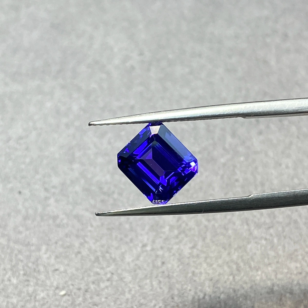 Vivid Blue Natural Tanzanite Small octagonal Cut 3.96ct VVS Loose Gemstone Customize