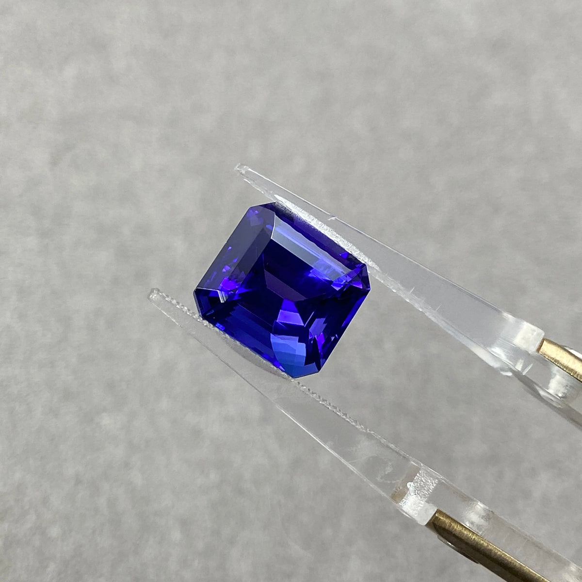 Vivid Blue Elegant Tanzanite Blue Octagonal Brilliant Cut 6.13ct   Loose Gemstone