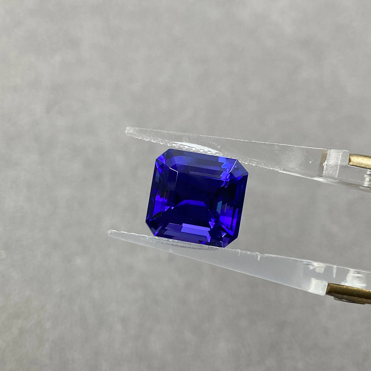 Vivid Blue Elegant Tanzanite Blue Octagonal Brilliant Cut 6.13ct   Loose Gemstone