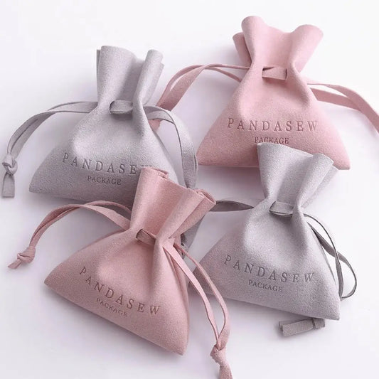 Lot de 50 sacs cadeaux en microfibre avec cordon de serrage et logo personnalisé, pochette d'emballage de bijoux, bagues, boucles d'oreilles, fête de Noël, mariage, bonbons